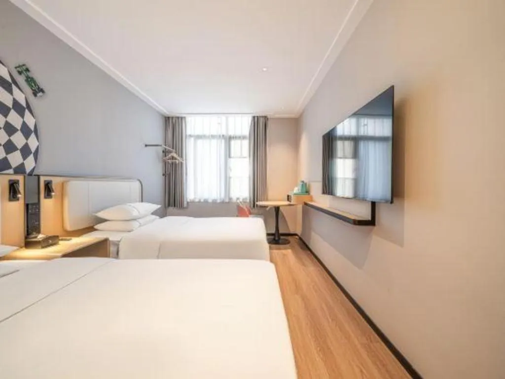 Bed in City Comfort Inn Guangzhou Tiyu West Road Metro Station