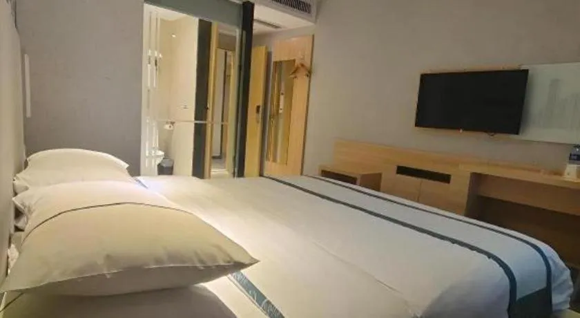 Bed in City Comfort Inn Guangzhou Tiyu West Road Metro Station