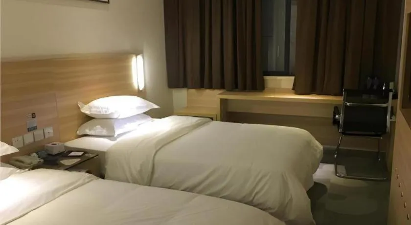 Bed in City Comfort Inn Guangzhou Tiyu West Road Metro Station