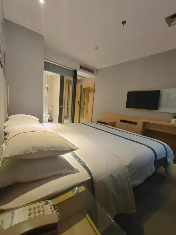 Bed in City Comfort Inn Guangzhou Tiyu West Road Metro Station