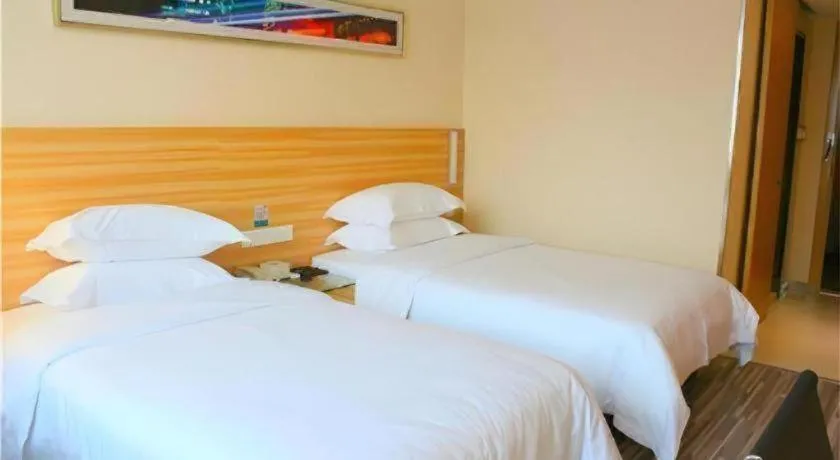 Bed in City Comfort Inn Guangzhou Tiyu West Road Metro Station