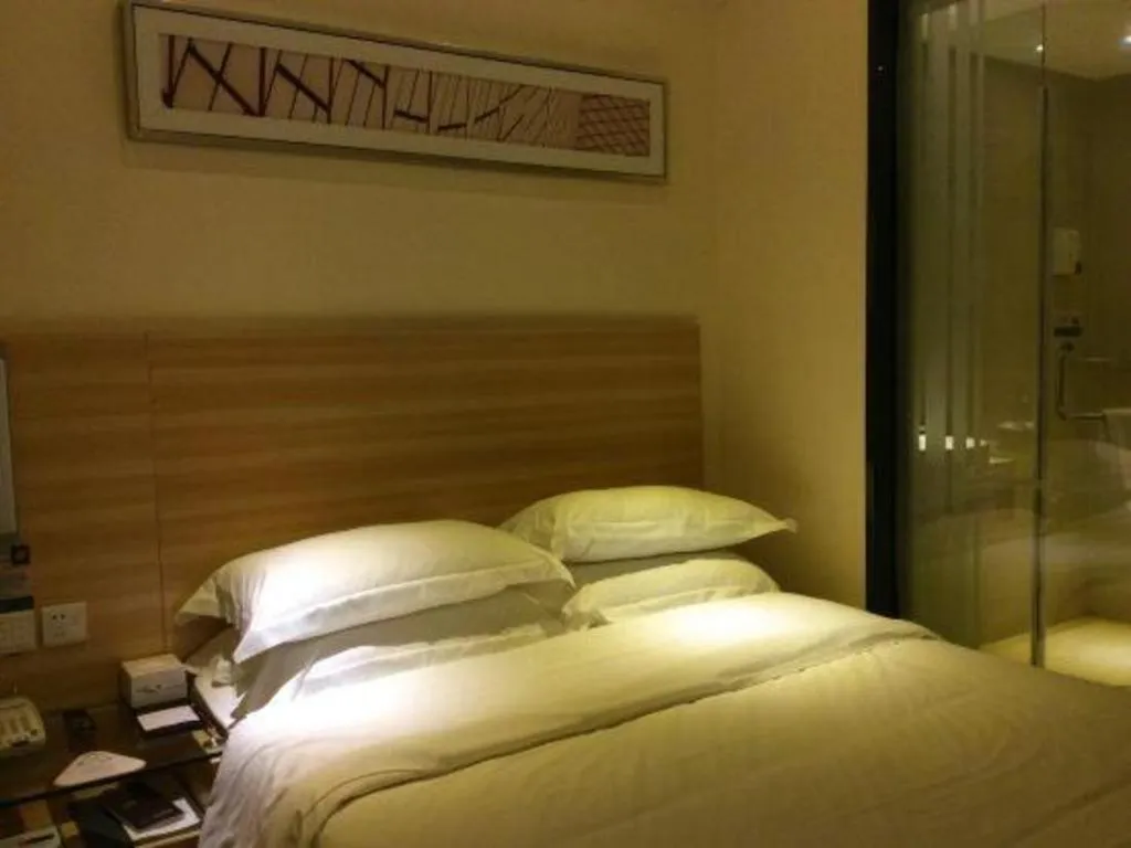 Bed in City Comfort Inn Guangzhou Tiyu West Road Metro Station