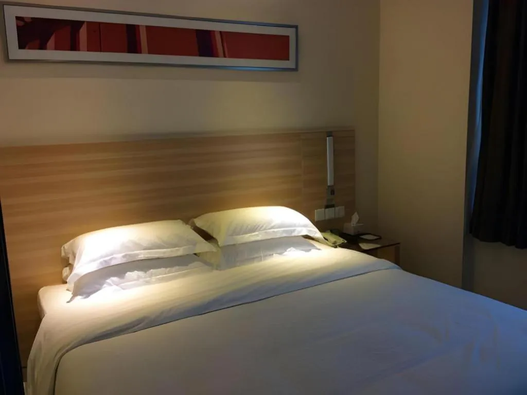 Bed in City Comfort Inn Guangzhou Tiyu West Road Metro Station