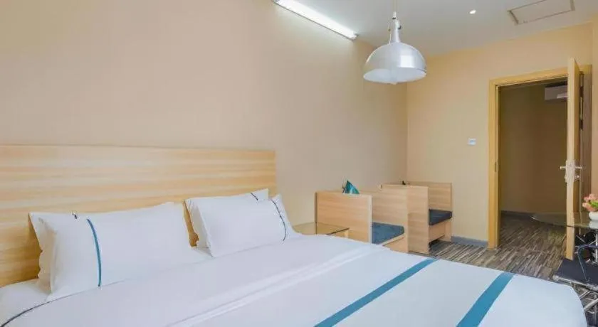 Bed in City Comfort Inn Guangzhou Tiyu West Road Metro Station