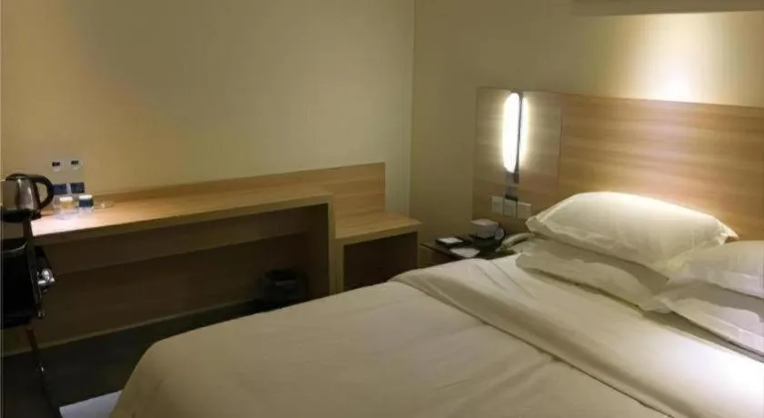 Bed in City Comfort Inn Guangzhou Tiyu West Road Metro Station