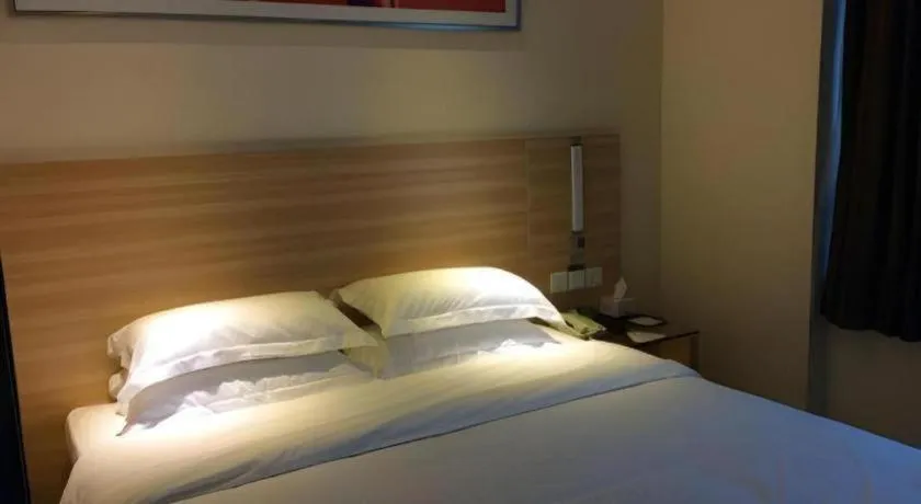 Bed in City Comfort Inn Guangzhou Tiyu West Road Metro Station