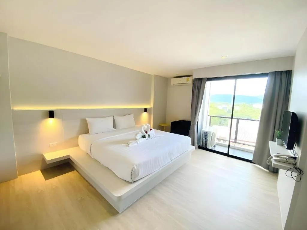 Bed in Le Park Hotel