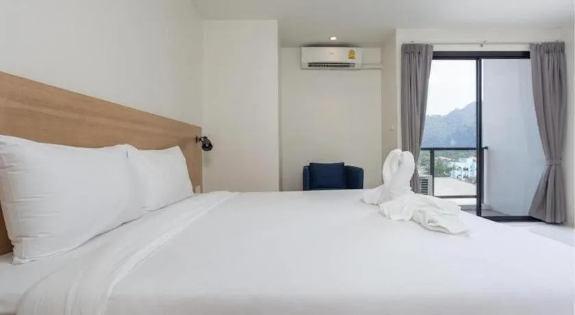 Bed in Le Park Hotel