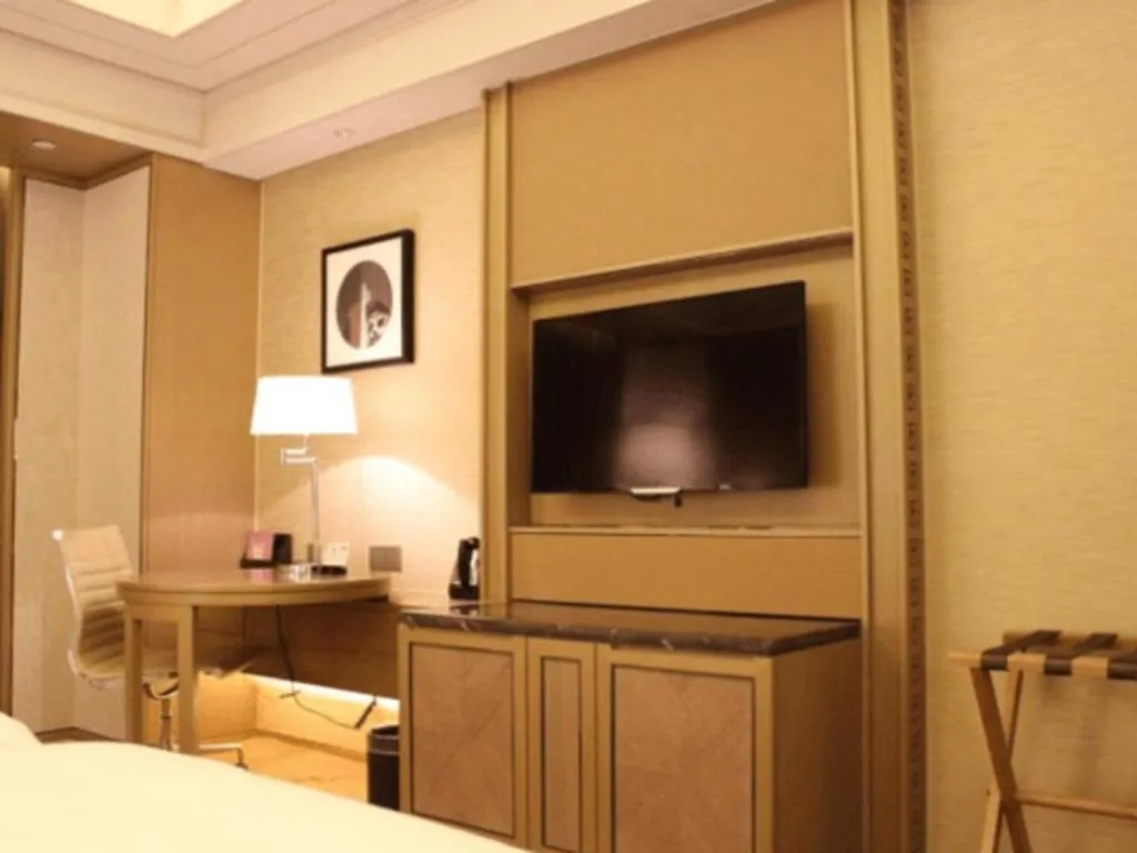 Bed in New Century Grand Hotel Hangzhou Zheshang