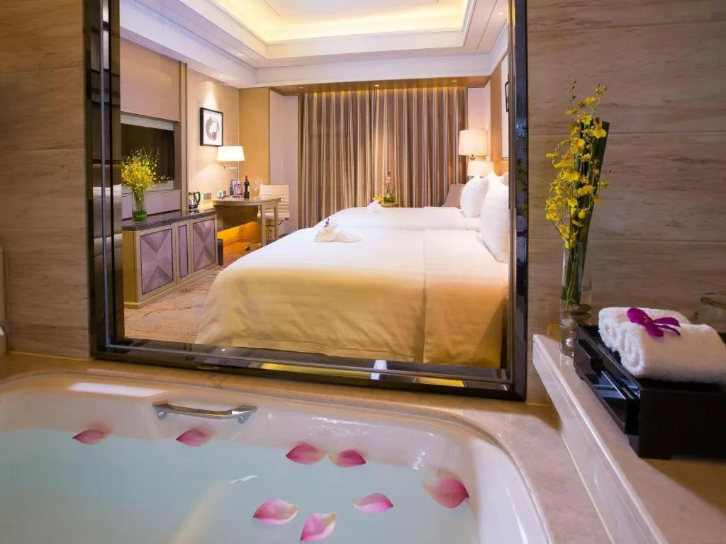Bed in New Century Grand Hotel Hangzhou Zheshang
