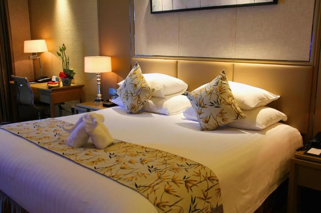 Bed in New Century Grand Hotel Hangzhou Zheshang