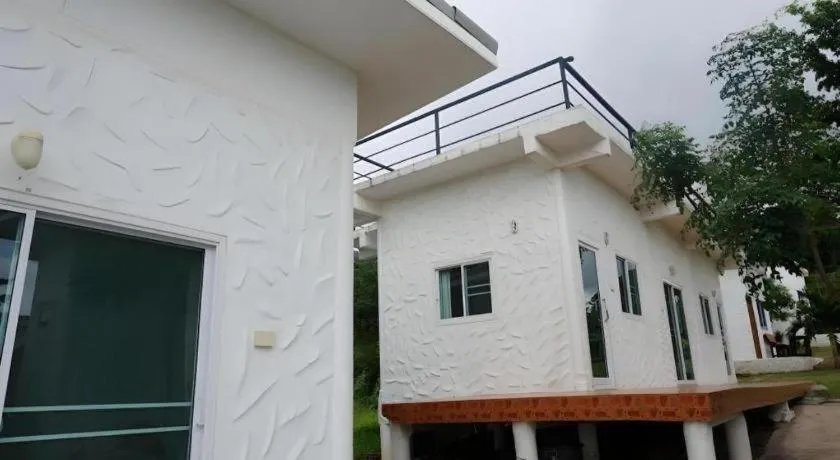 White Rock Resort Pakchong