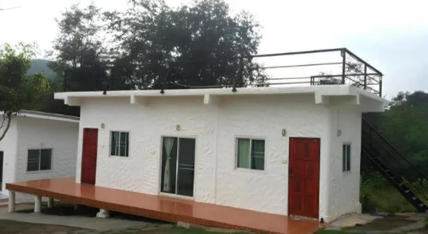 White Rock Resort Pakchong