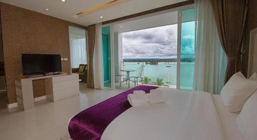 Bed in Phuglong Hotel