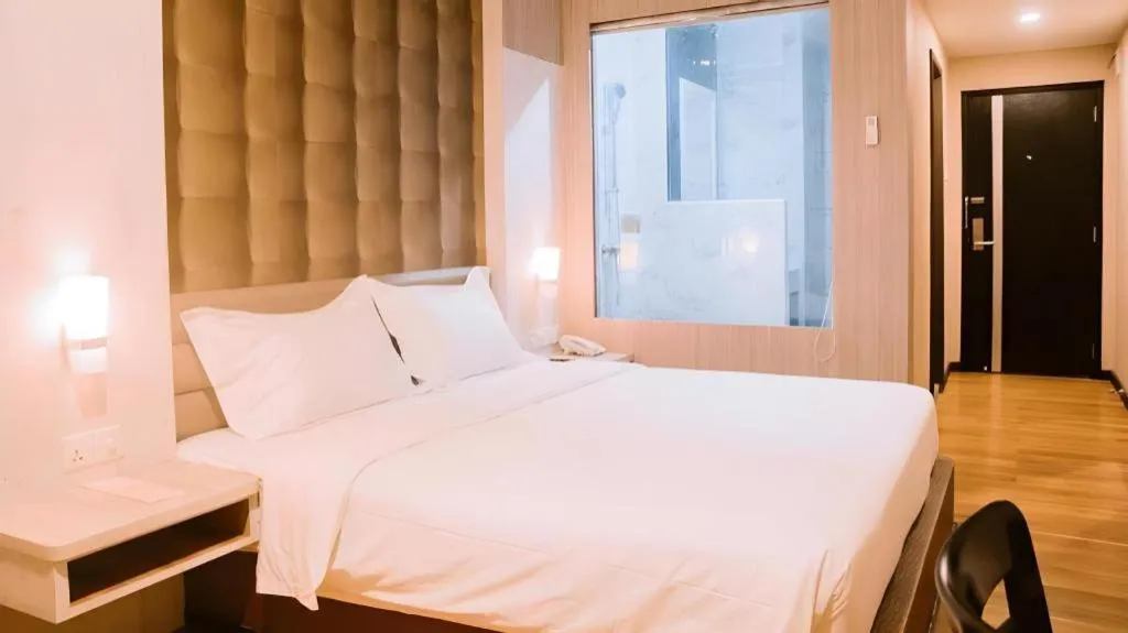 Bed in The Golden Bay Hotel Batam