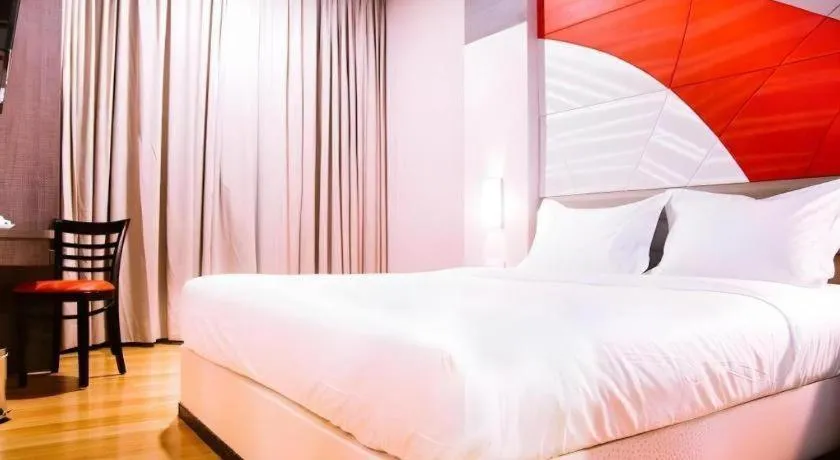 Bed in The Golden Bay Hotel Batam