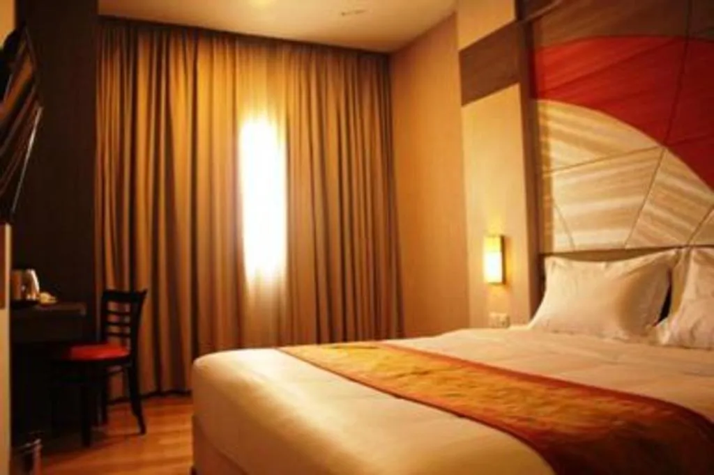 Bed in The Golden Bay Hotel Batam