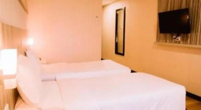 Bed in The Golden Bay Hotel Batam