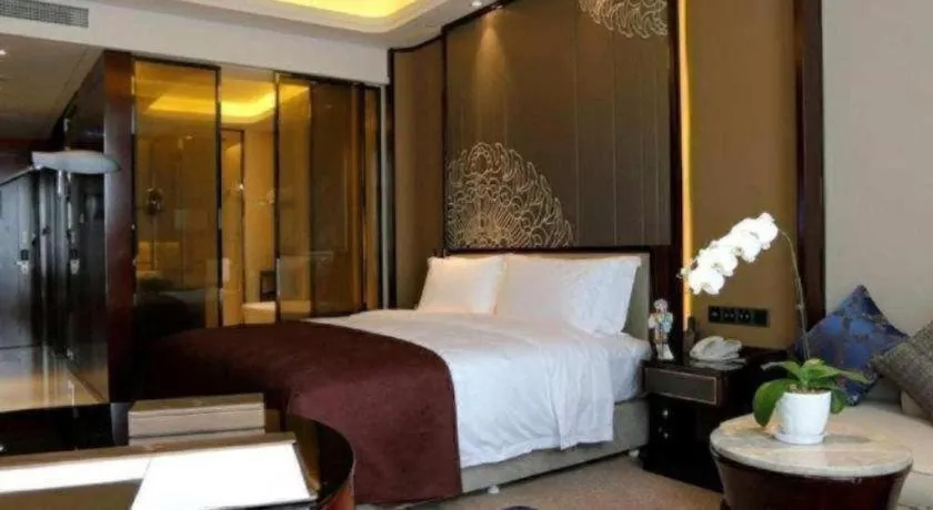 Bed in Beijing Grand Skylight International Hotel