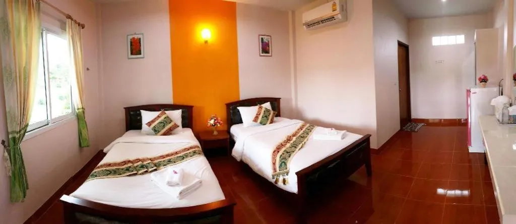 Bed in Tanaosri & Creekside Resort