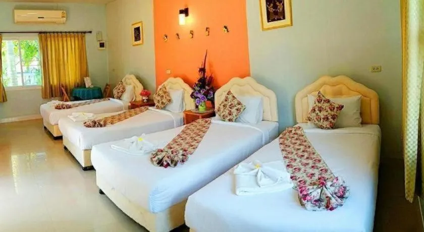 Bed in Tanaosri & Creekside Resort