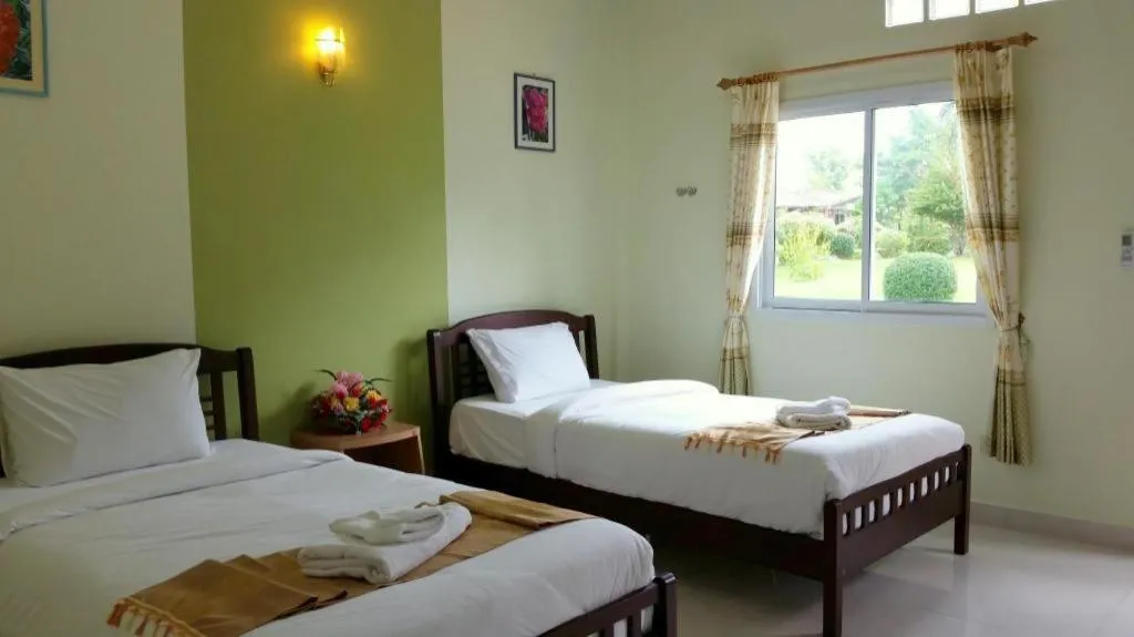 Bed in Tanaosri & Creekside Resort