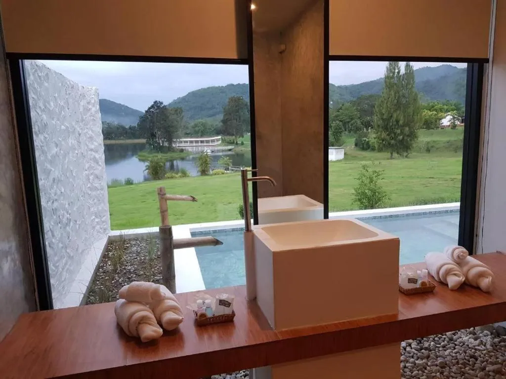 Tanaosri & Creekside Resort