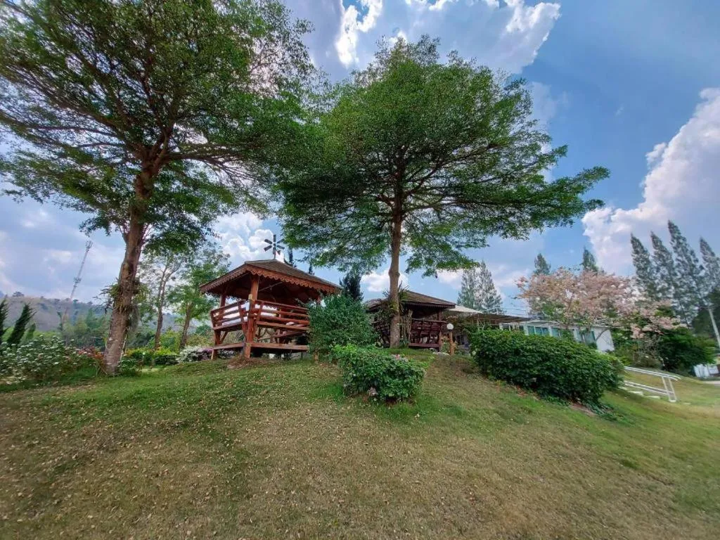 Tanaosri & Creekside Resort