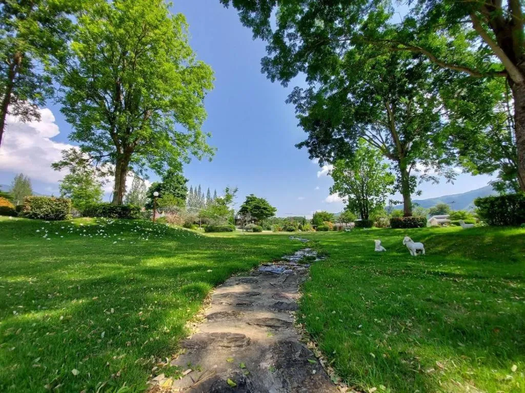 Tanaosri & Creekside Resort