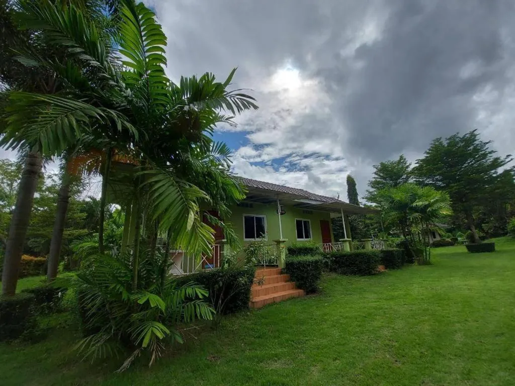 Tanaosri & Creekside Resort