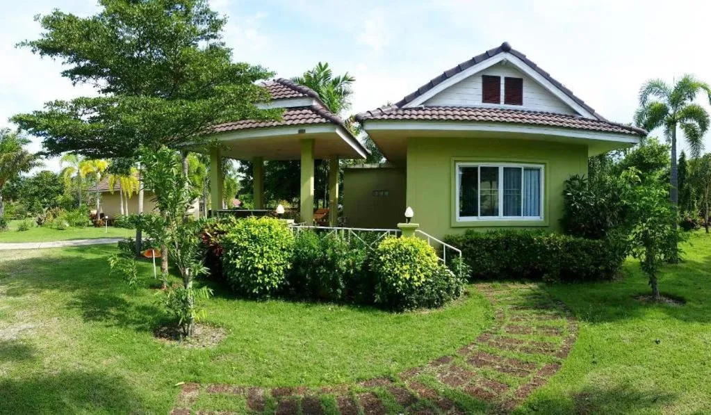 Tanaosri & Creekside Resort