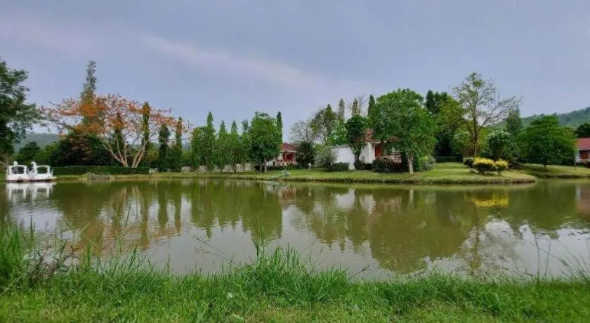 Tanaosri & Creekside Resort