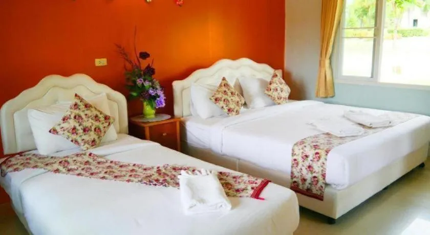 Bed in Tanaosri & Creekside Resort