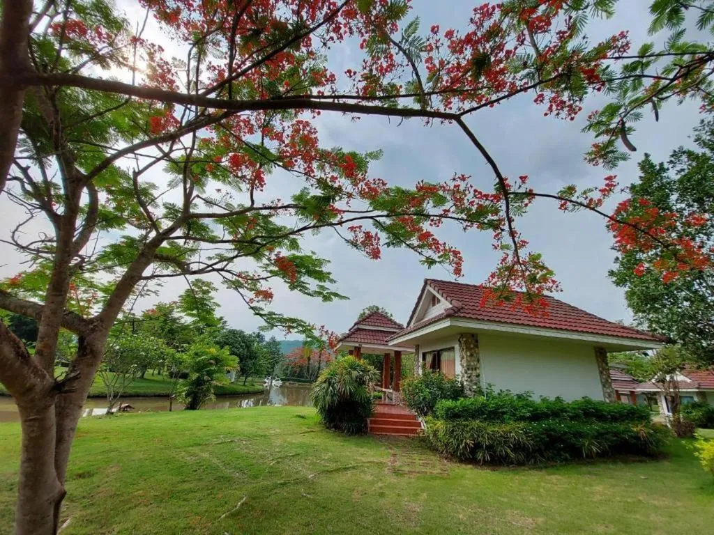 Tanaosri & Creekside Resort