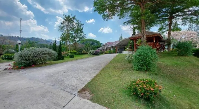 Tanaosri & Creekside Resort