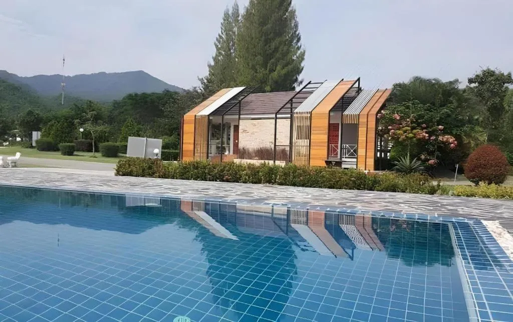 Tanaosri & Creekside Resort