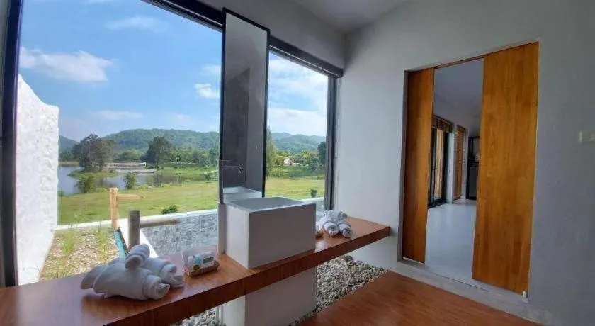 Tanaosri & Creekside Resort