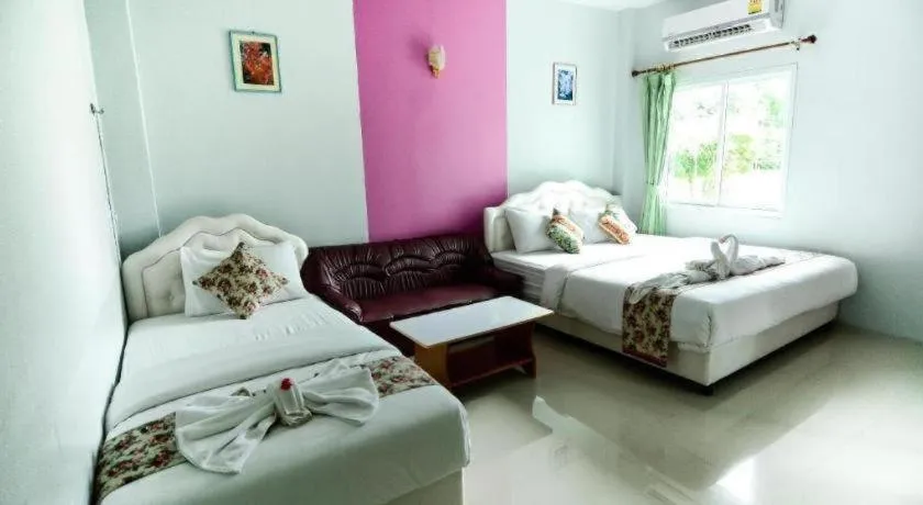 Bed in Tanaosri & Creekside Resort