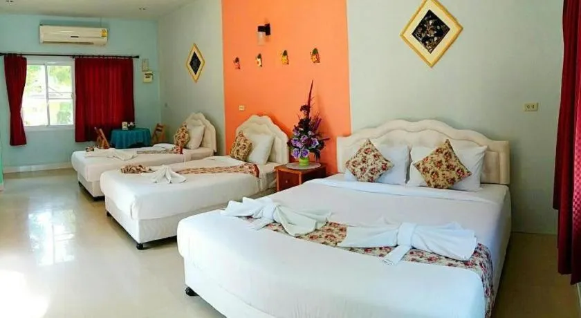 Bed in Tanaosri & Creekside Resort