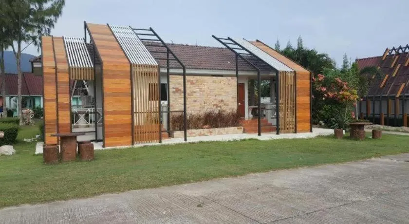 Tanaosri & Creekside Resort