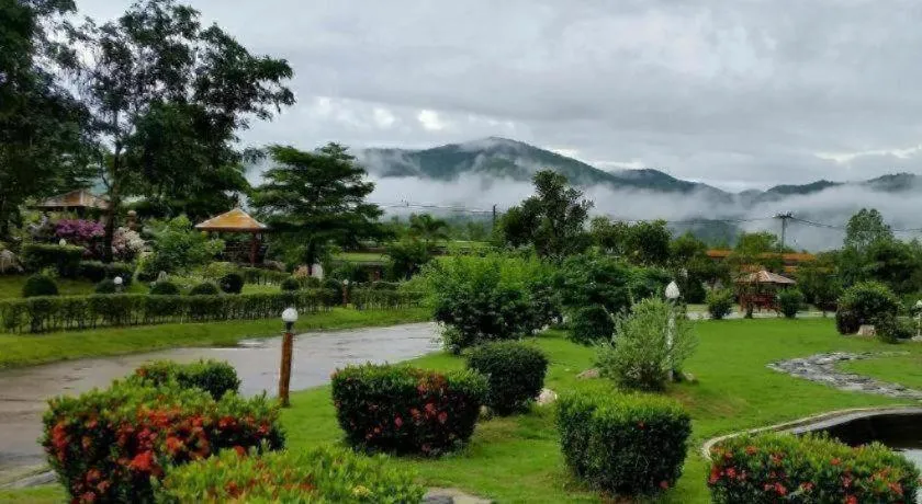 Tanaosri & Creekside Resort