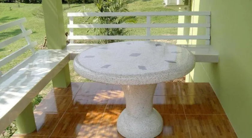 Tanaosri & Creekside Resort