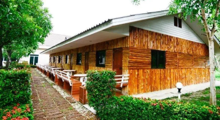 Tanaosri & Creekside Resort