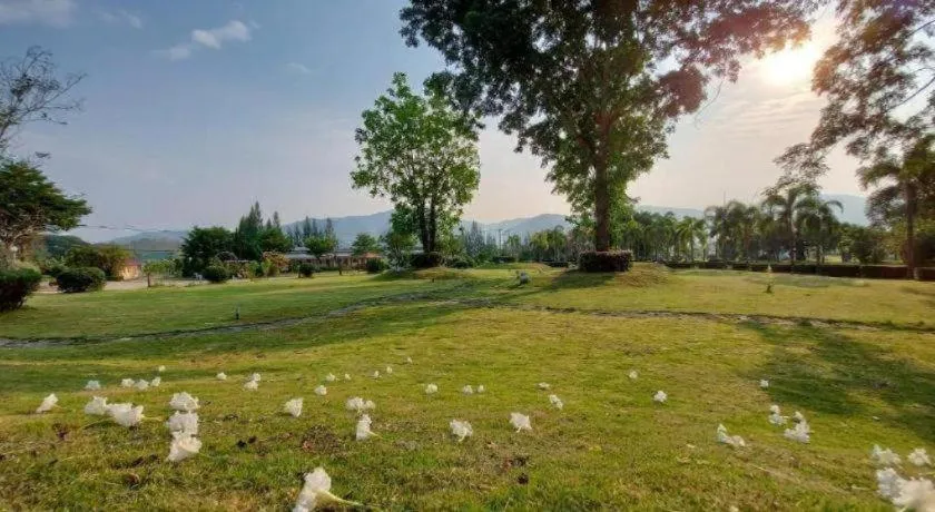 Tanaosri & Creekside Resort