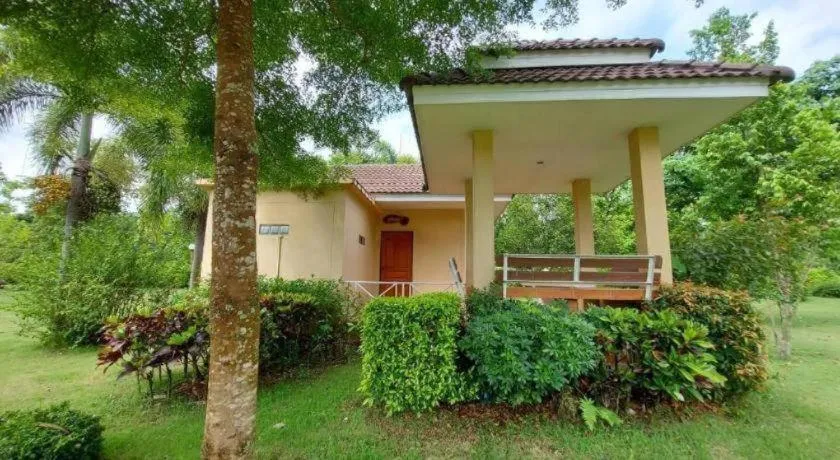 Tanaosri & Creekside Resort