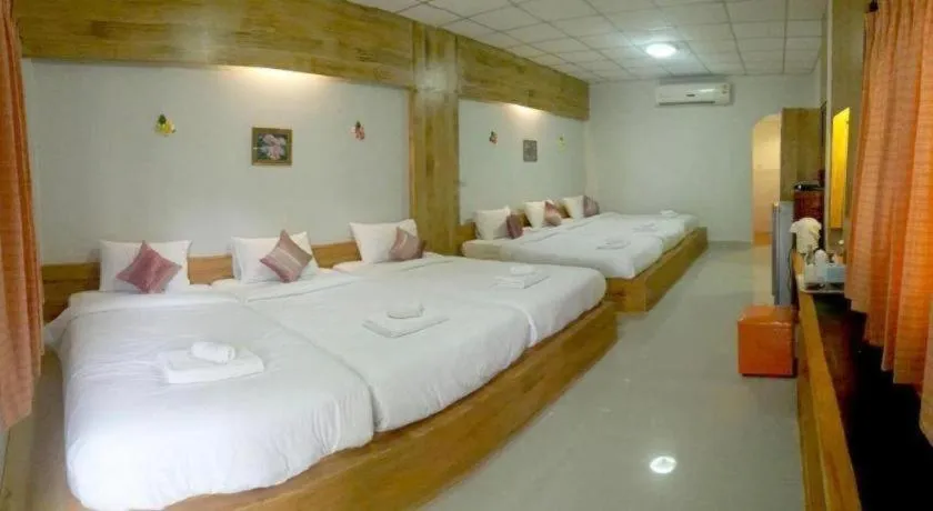 Bed in Tanaosri & Creekside Resort