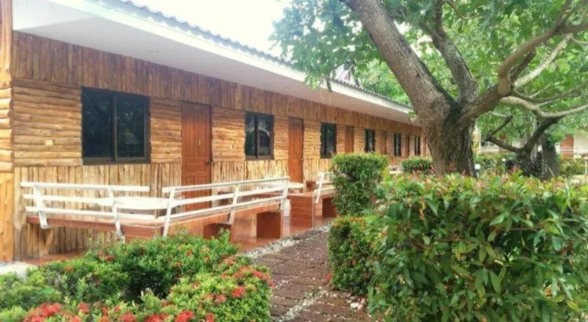 Tanaosri & Creekside Resort