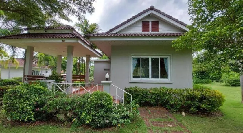 Tanaosri & Creekside Resort