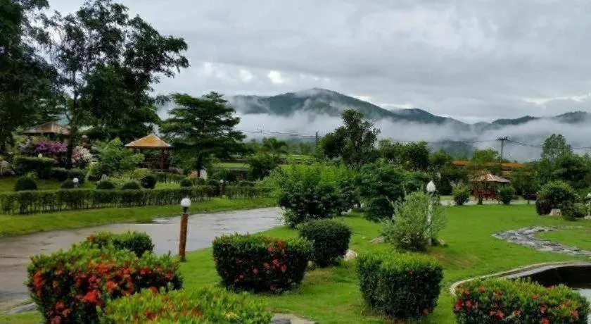 Tanaosri & Creekside Resort