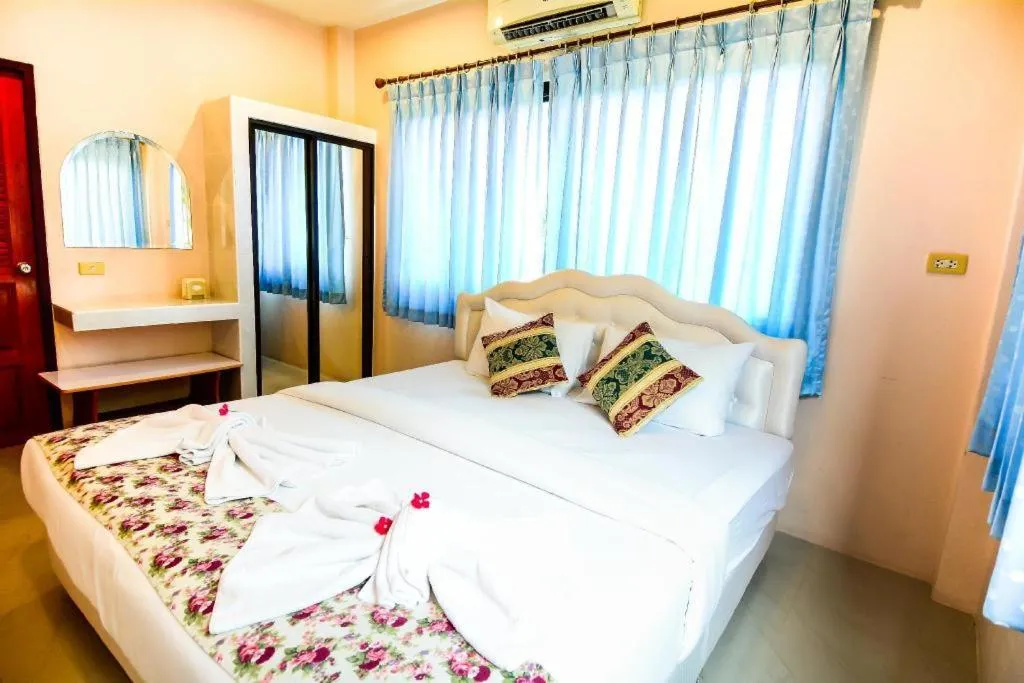 Bed in Tanaosri & Creekside Resort